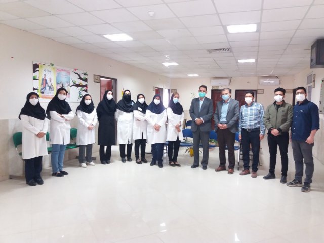 پوستر ایران جوان ، بمان درمراکزبهداشتی درمانی و اماکن شهری