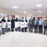 پوستر ایران جوان ، بمان درمراکزبهداشتی درمانی و اماکن شهری