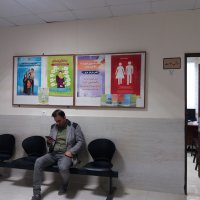 پوستر ایران جوان ، بمان درمراکزبهداشتی درمانی و اماکن شهری