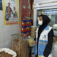 پوستر ایران جوان ، بمان درمراکزبهداشتی درمانی و اماکن شهری