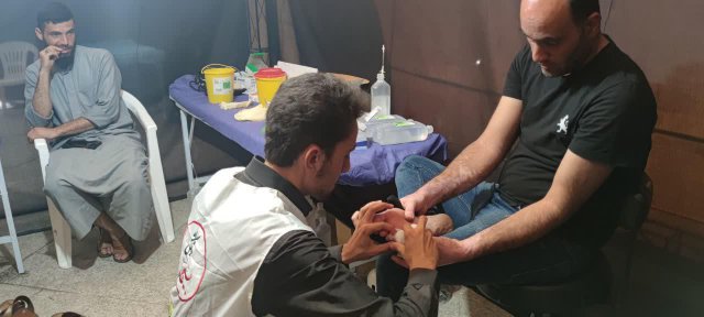 ارائه خدمات بهداشتی و درمانی به زائران پیاده امام رضا(ع) با همکاری بسیج جامعه پزشکی و بیمارستان قائم(عج)