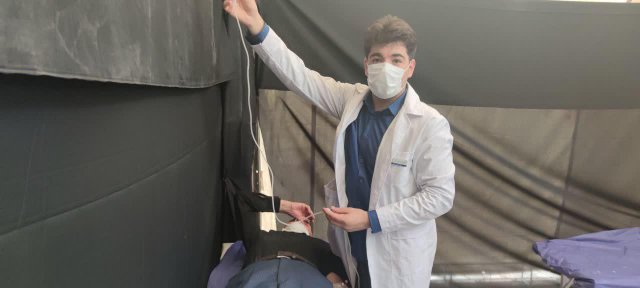 ارائه خدمات بهداشتی و درمانی به زائران پیاده امام رضا(ع) با همکاری بسیج جامعه پزشکی و بیمارستان قائم(عج)