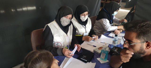 ارائه خدمات بهداشتی و درمانی به زائران پیاده امام رضا(ع) با همکاری بسیج جامعه پزشکی و بیمارستان قائم(عج)
