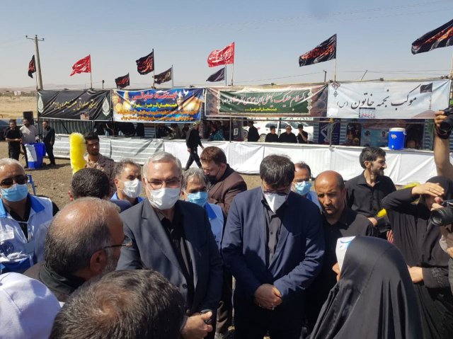 بازدید وزیر بهداشت از موکب ها و پایگاه های سلامت مسیر ملک آباد مشهد
