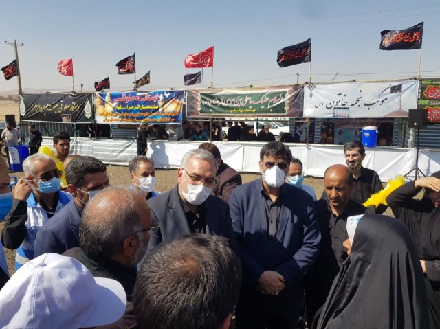بازدید وزیر بهداشت از موکب ها و پایگاه های سلامت مسیر ملک آباد مشهد