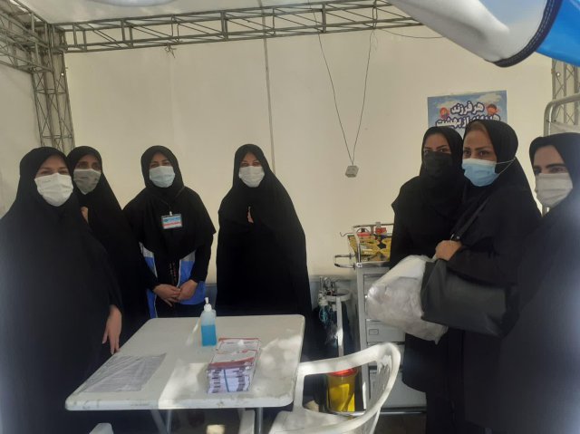 ارائه خدمات بهداشتی و  درمانی به زائران پیاده امام رضا(ع) توسط مسئولین و کارشناسان مرکز بهداشت ثامن