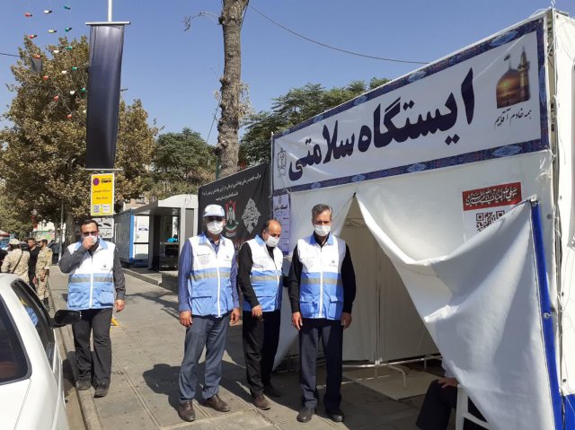 ارائه خدمات بهداشتی و  درمانی به زائران پیاده امام رضا(ع) توسط مسئولین و کارشناسان مرکز بهداشت ثامن