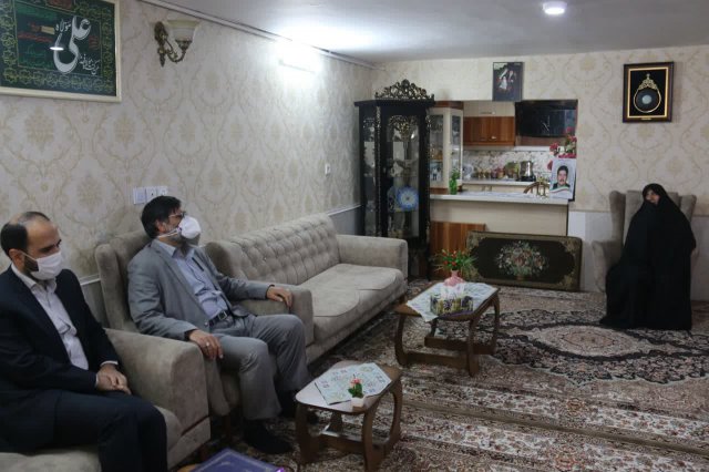 دیدار نوروزی رئیس دانشگاه و مدیر شاهد و ایثار گر با خانواده شهدای سلامت