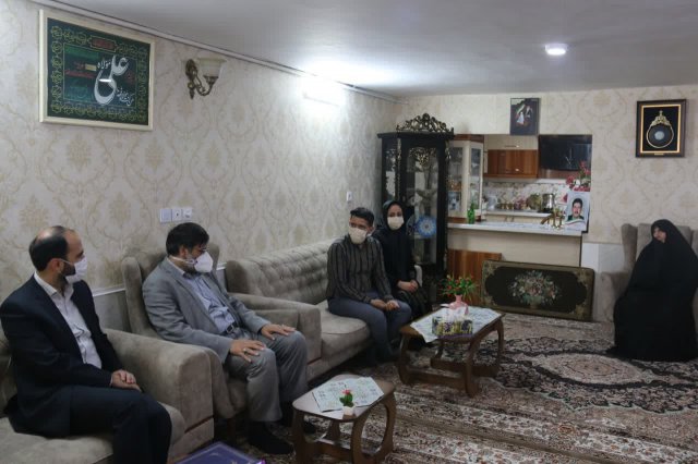 دیدار نوروزی رئیس دانشگاه و مدیر شاهد و ایثار گر با خانواده شهدای سلامت