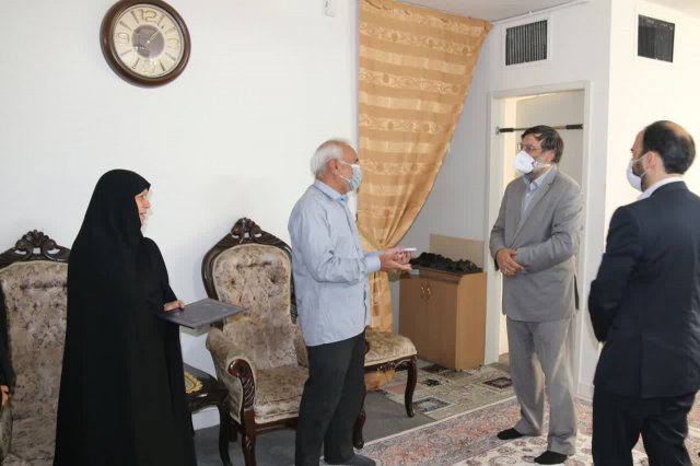دیدار نوروزی رئیس دانشگاه و مدیر شاهد و ایثار گر با خانواده شهدای سلامت