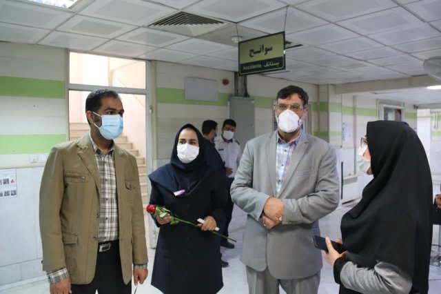 دیدار نوروزی رئیس دانشگاه از بیمارستان طالقانی