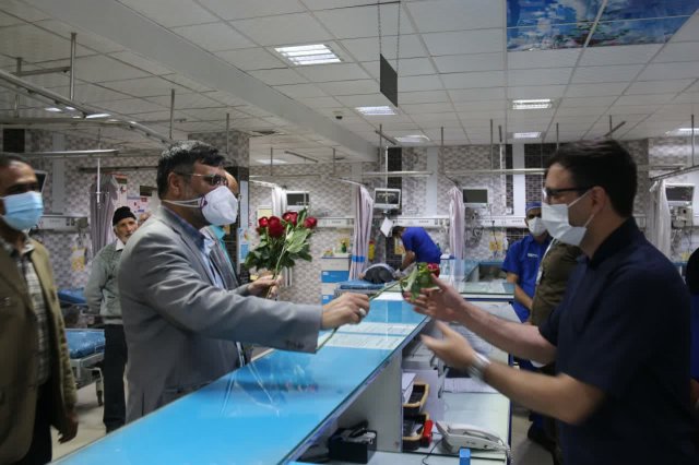 دیدار نوروزی رئیس دانشگاه از بیمارستان طالقانی