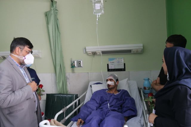 دیدار نوروزی رئیس دانشگاه از بیمارستان طالقانی