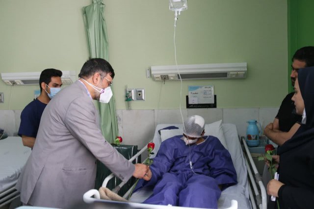 دیدار نوروزی رئیس دانشگاه از بیمارستان طالقانی