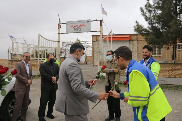 دیدارنوروزی رئیس دانشگاه باکارکنان اورژانس جاده ای