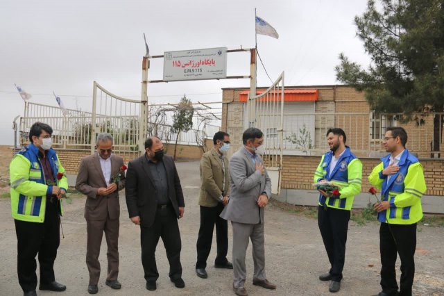 دیدارنوروزی رئیس دانشگاه باکارکنان اورژانس جاده ای