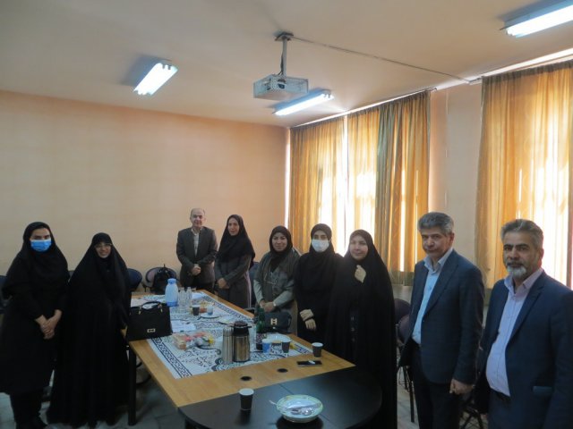 حضور رئیس و معاونین  دانشکده پرستاری و مامائی در اتاق اساتید و کارکنان جهت تبریک سال نو و تقدیر از زحمات یکساله آنان