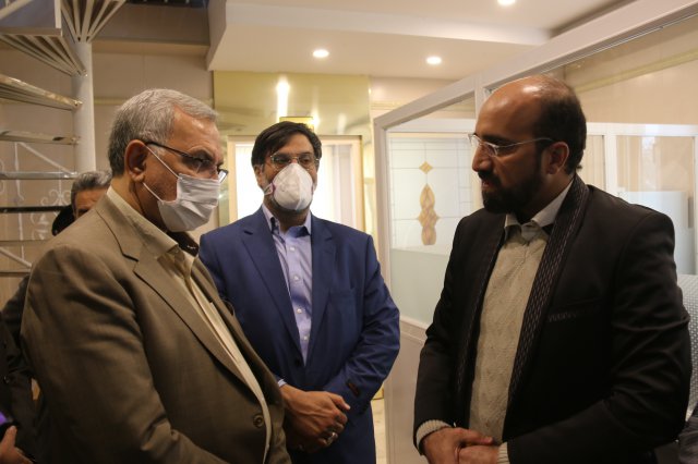 بازدید وزیر بهداشت و رئیس دانشگاه از پارک علم و فناوری سلامت 