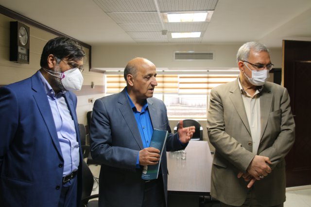 بازدید وزیر بهداشت و رئیس دانشگاه از پارک علم و فناوری سلامت 