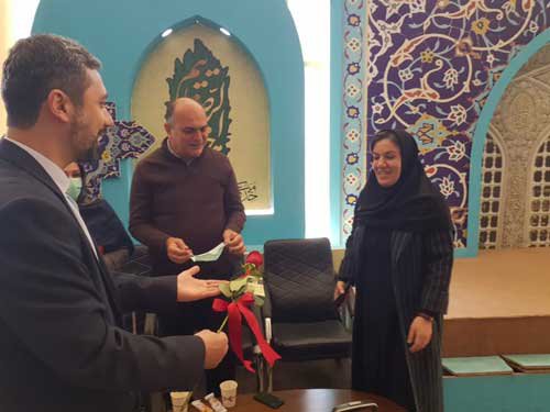 دکتر الهه عزتی - رئیس دانشکده علوم پززشکی اسد آباد