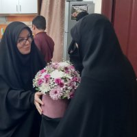 دیدار مسئولان وزارت بهداشت از خانواده شهید حسین زینال زاده